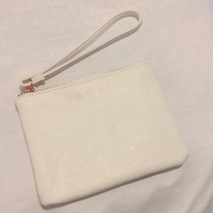 NWOT MONAT WHITE WRISTLET
